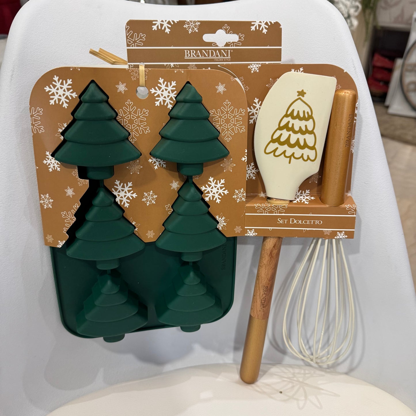 Set Dolcetto: Stampi in Silicone con Frusta e Leccapentola