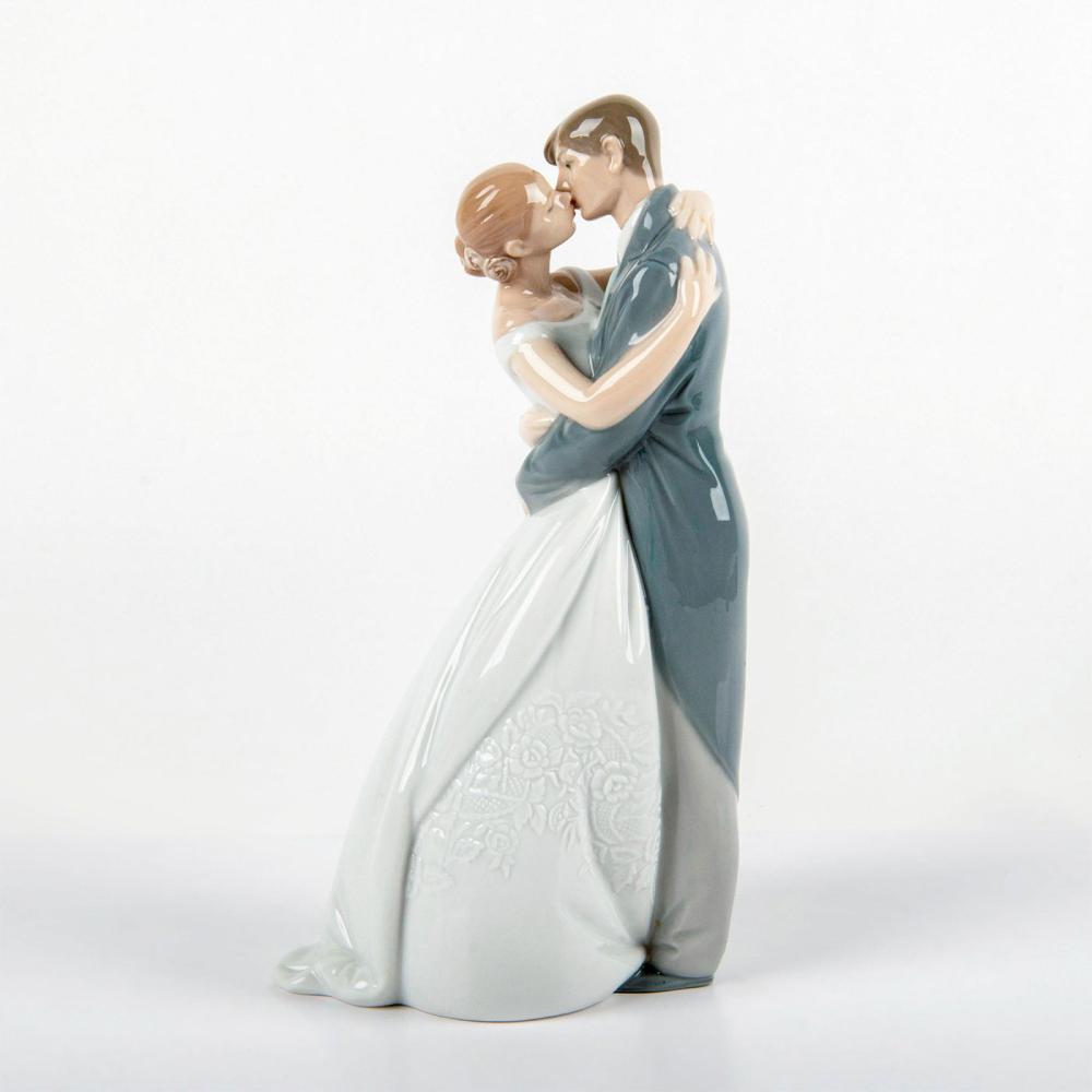 NAO "Un Bacio Per Sempre" - Statua Sposi che si baciano