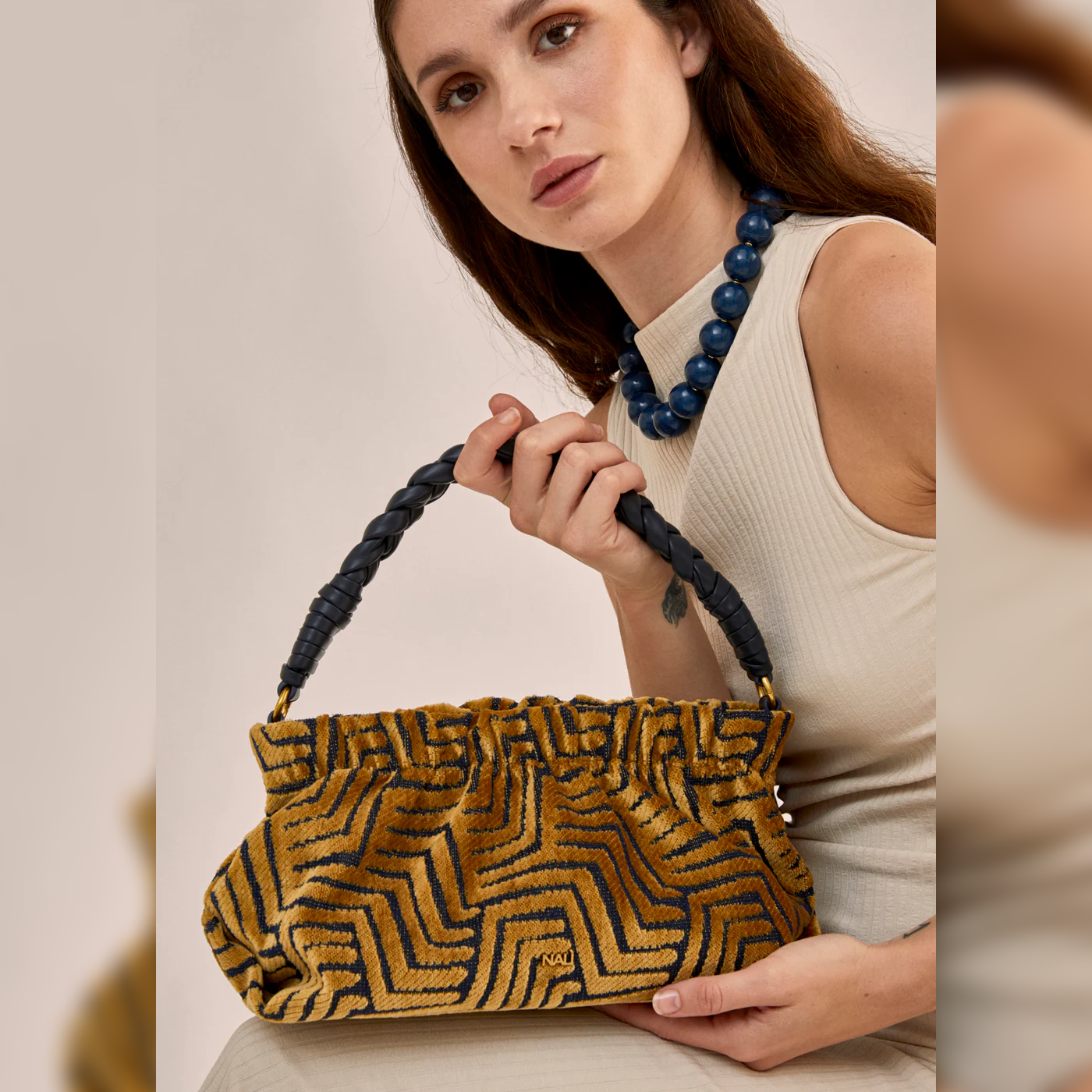 Borsa a Spalla "CAPRICORN" Velluto Ocra e Blu - Nalì