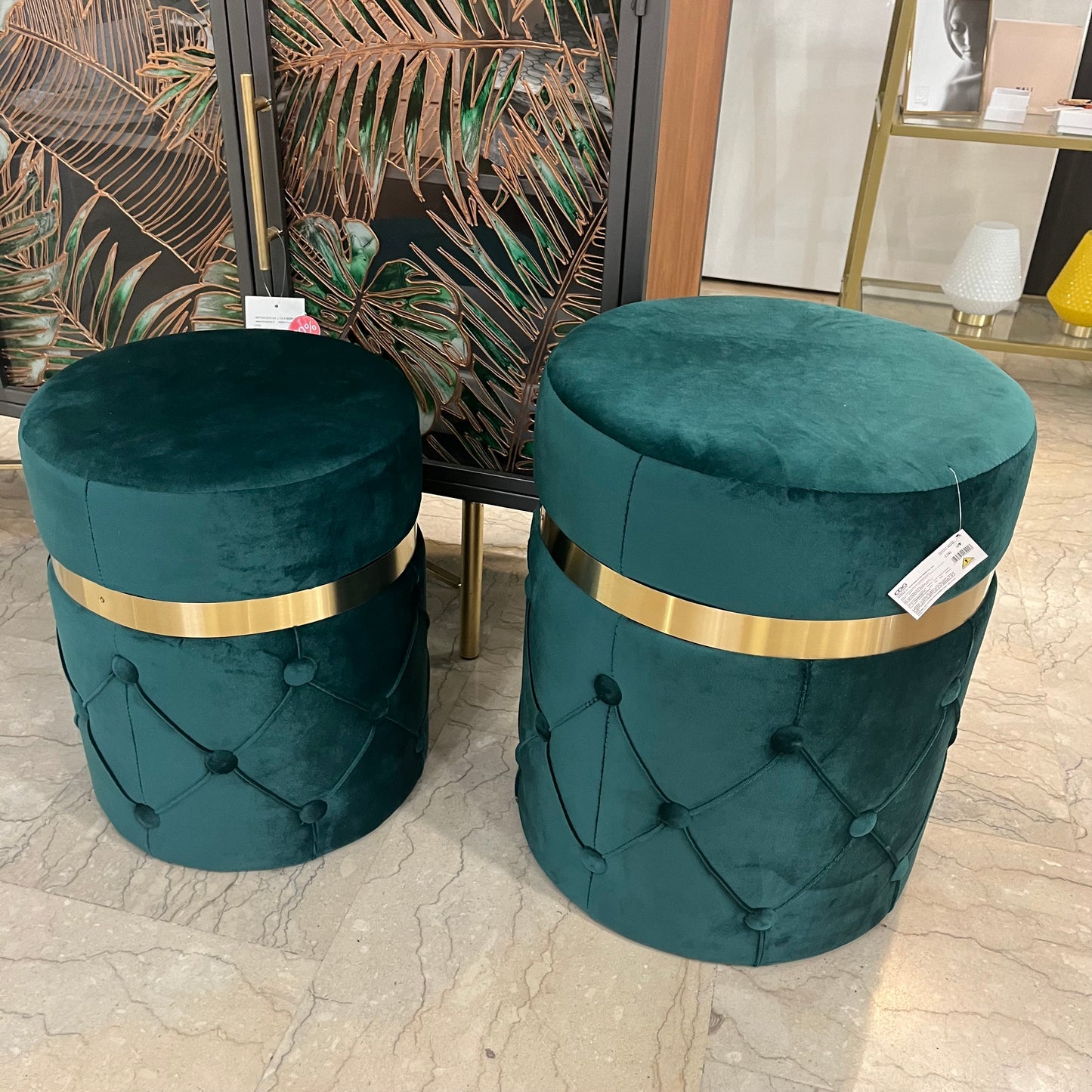 Set 2 Pouf Capiton in Velluto Verde con Bordo Oro