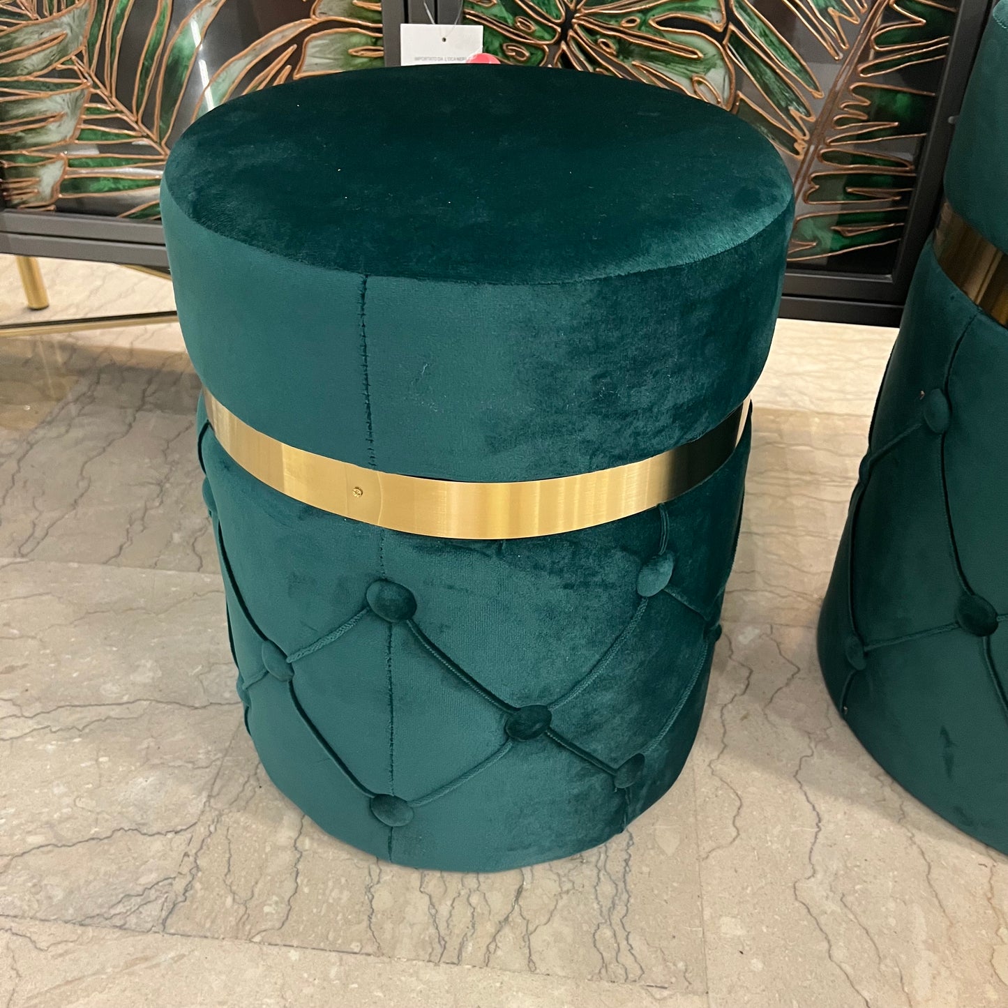 Set 2 Pouf Capiton in Velluto Verde con Bordo Oro