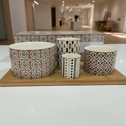 Set Aperitivo “GEOETHNIC” con 4 Ciotoline in Porcellana e Vassoio in Bambù