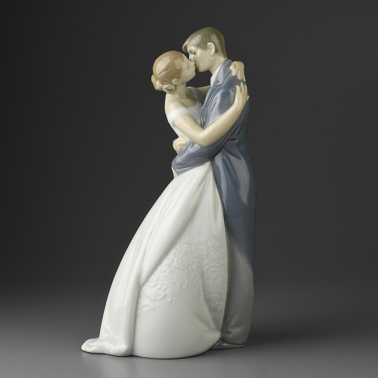 NAO "Un Bacio Per Sempre" - Statua Sposi che si baciano