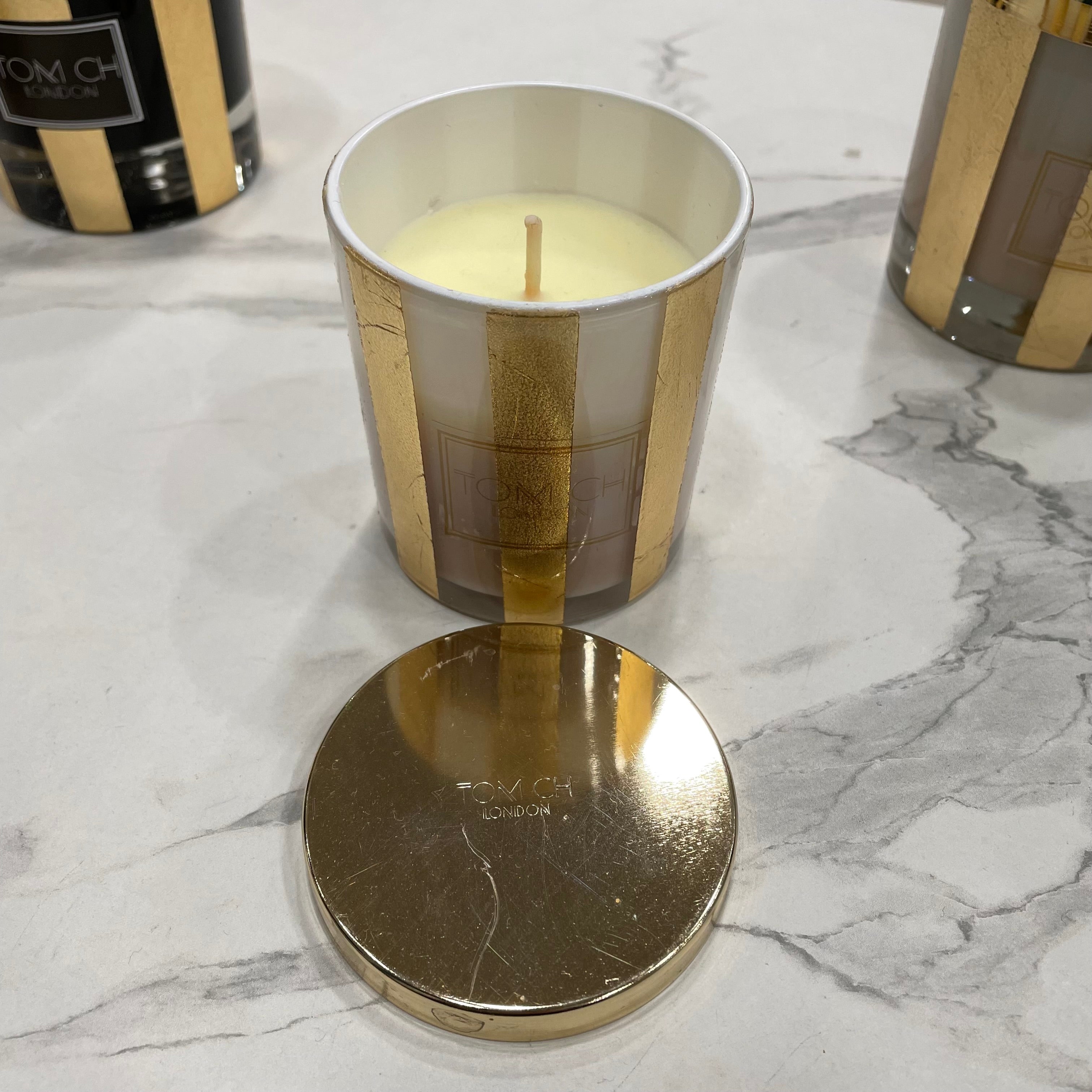 Candela Profumata in Vasetto Bianco e Foglia Oro - TOM-CH London